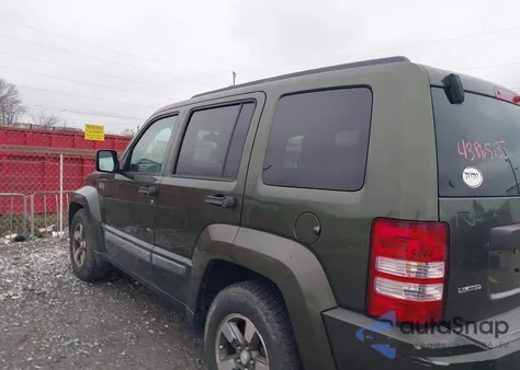 2008 Jeep Liberty Sport из США, поврежденный, VIN 1J8GP28K08W207758